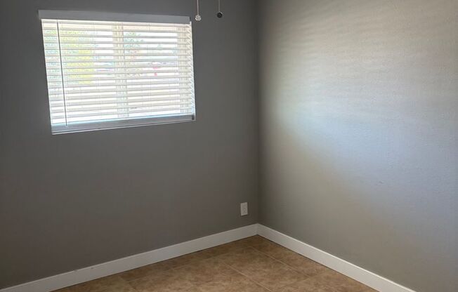 updated 2 bedroom Tempe apartment / 1st month Free move in special