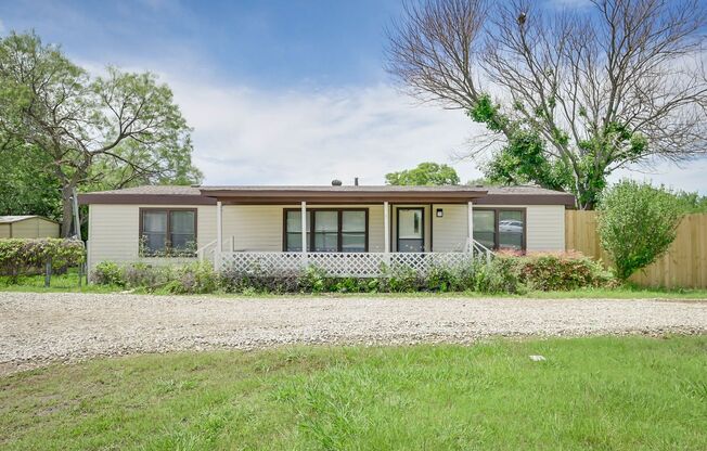 Mansfield ISD 3/2/2 on well over 1/2 acre fenced