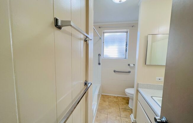 3 beds, 1 bath, $2,600, Unit A (Downstairs)