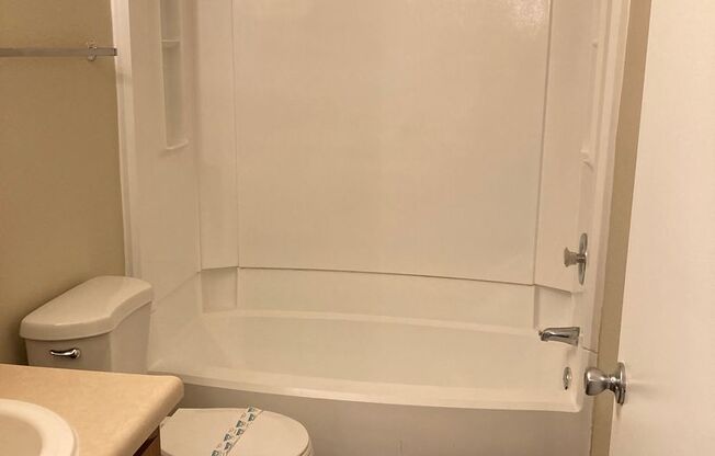 2 beds, 2 baths, 900 sqft, $1,375, Unit 250