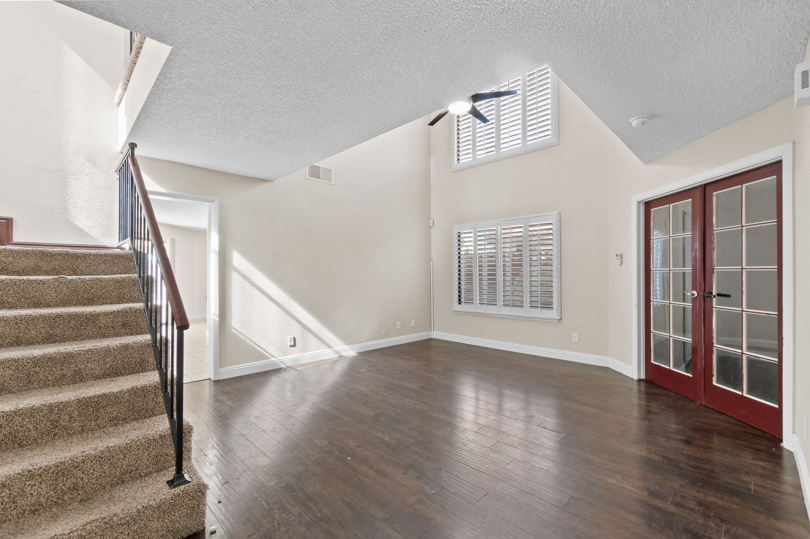 Beautiful 4 bedroom 2.5 baths with no HOA!