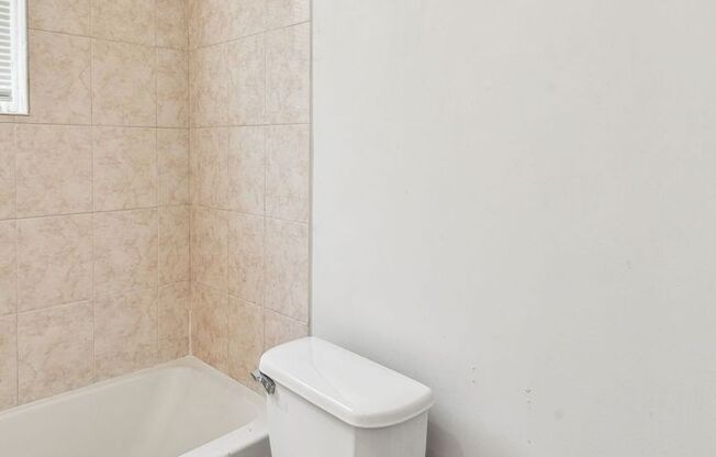 Studio, 1 bath, 280 sqft, $890, Unit A24