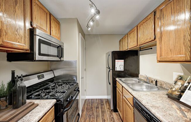 1 bed, 1 bath, 594 sqft, $999, Unit CHM - 213