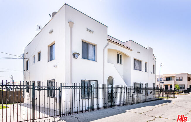 1142 S MULLEN AVE