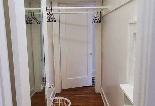 Studio, 1 bath, 426 sqft, $1,229, Unit 111