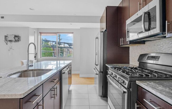 900 N 16 ST