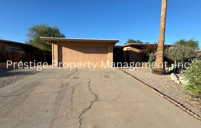 3bd/2ba home tucked away in Northwest Tucson!!