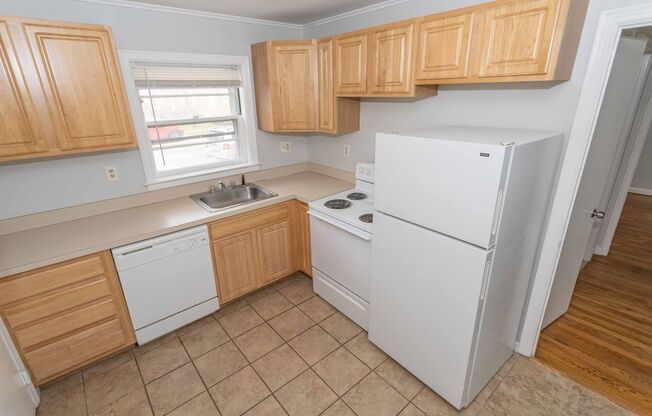 2 beds, 1 bath, $1,795, Unit V-18-2