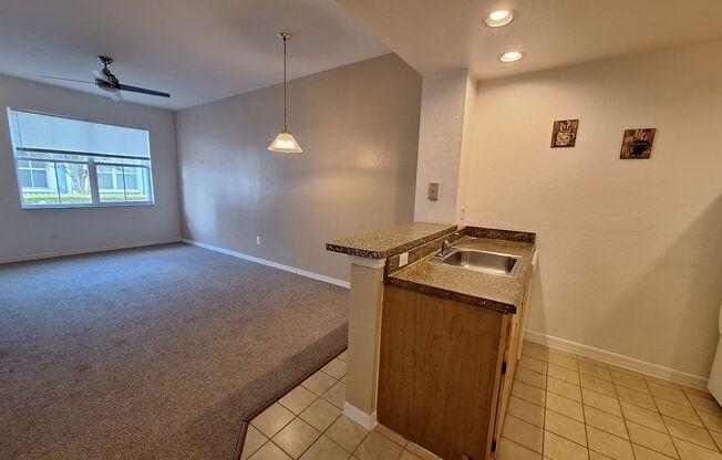 Charming 3 Bed, 2 Bath Townhome in Gated Venetian Bay – Prime Kissimmee Location! GREAT AMENITIES!!!