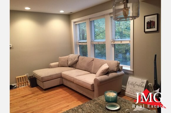 1636 W GRACE