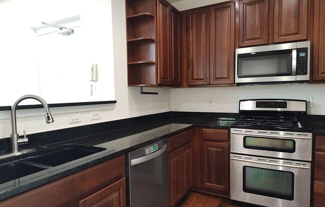 Beautiful Condo located in The Reinassance Community!