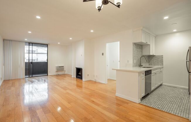 1 bed, 1 bath, 690 sqft, $2,995, Unit 217