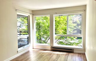 Bright & Airy 2bd Condo Close to Everything!