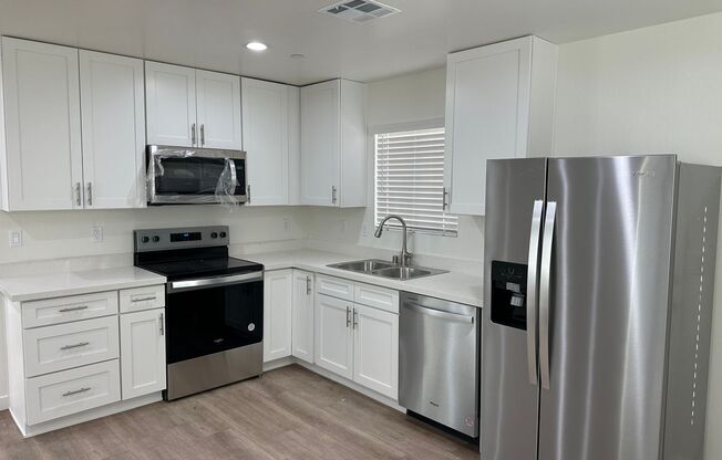 2 beds, 1 bath, 780 sqft, $1,450, Unit 920 W Atkins Ave - Apt A