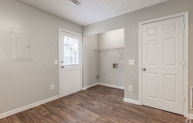 3 beds, 1.5 baths, 1,200 sqft, $1,700, Unit 11