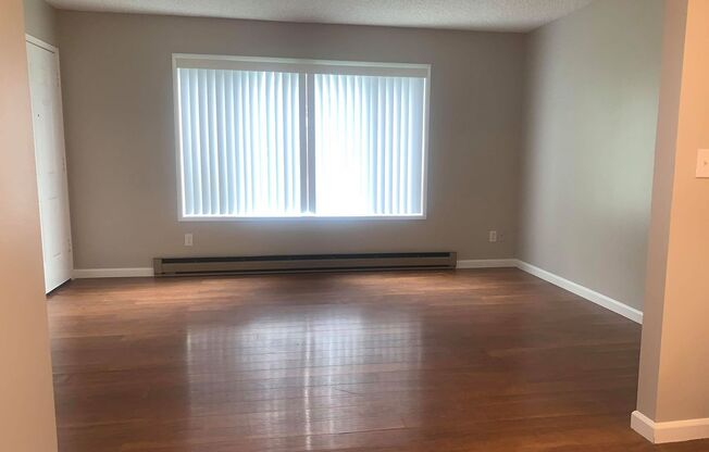 1 bed, 1 bath, 600 sqft, $1,250, Unit 32