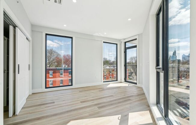 2 beds, 1 bath, $2,700, Unit 206