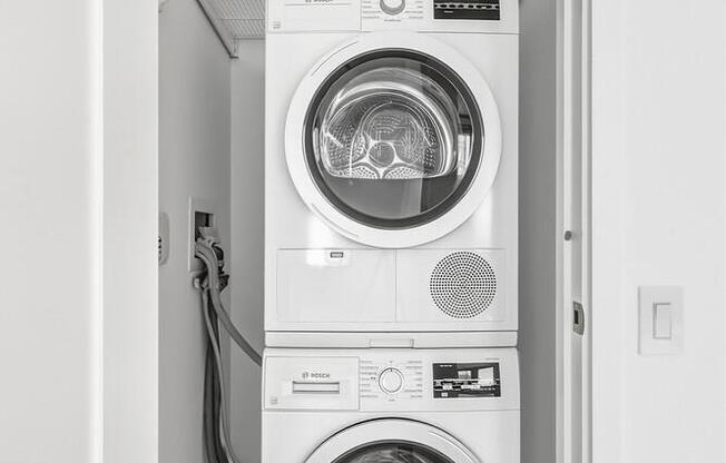 1 bed, 1 bath, 704 sqft, $4,950, Unit 2907