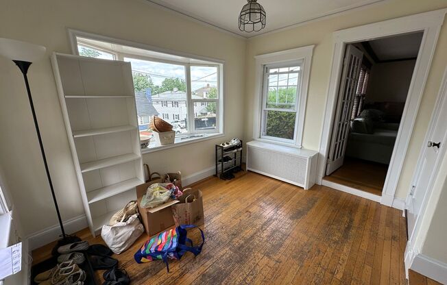 3 Bed/1.5 Bath - Backyard - Off-Street Parking - Oak Square