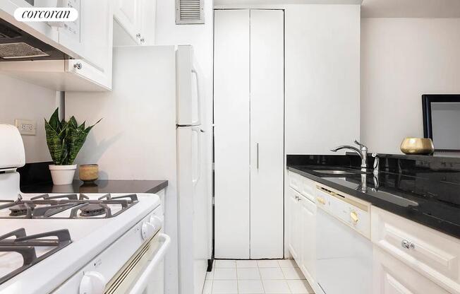 1 bed, 1 bath, $4,695, Unit 6F