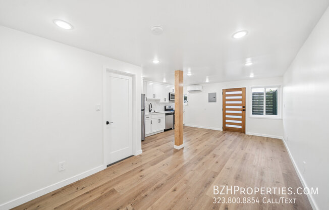 1027 1/2 N GARDNER ST