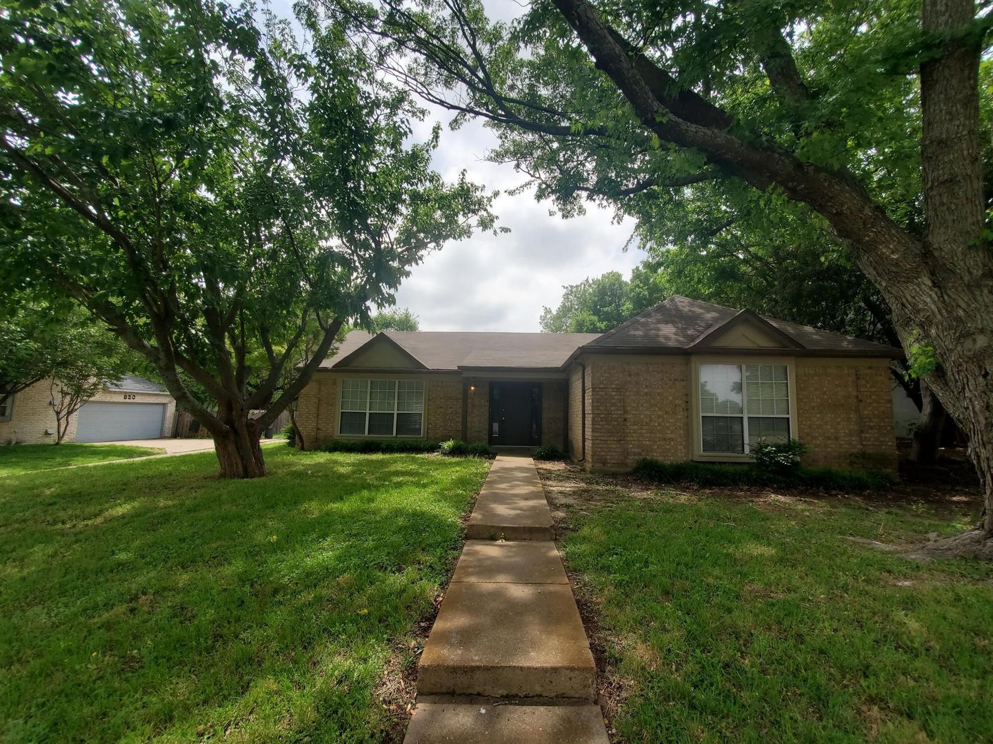 Great home close to high school!  Desoto ISD