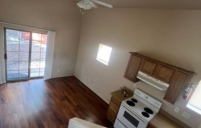 1 bed, 1 bath, 506 sqft, $1,300, Unit B