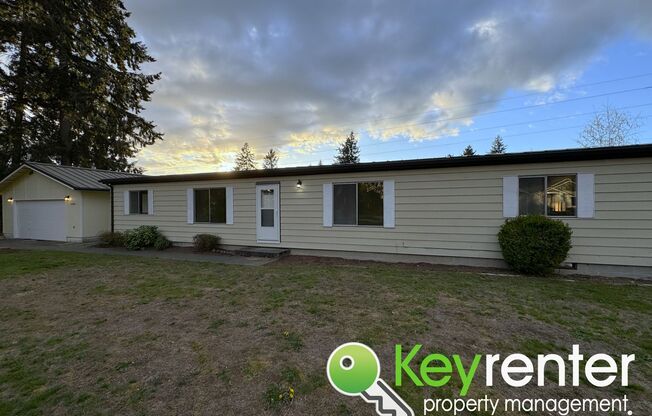 Private Neighborhood 3 Bedroom 2 Bath Home in Puyallup!