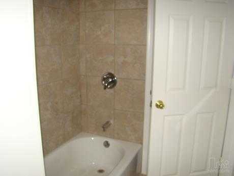 1 bed, 1 bath, $1,400, Unit G2