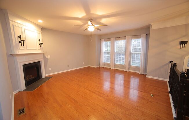 Spacious and Welcoming Townhome in Supreme North Raleigh Location!