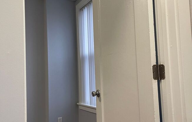 Studio, 1 bath, 300 sqft, $1,230, Unit 308