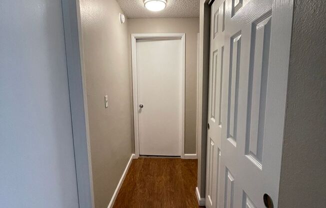 2 beds, 1 bath, 945 sqft, $1,575, Unit 037