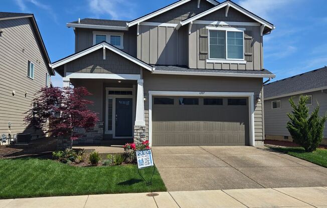 Newer 3 bedroom 2 bath home in SE Albany, close to LBCC, Easy drive to Corvallis, Lebanon or I-5