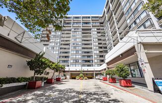 801 Franklin St #1221 - 2 bedroom | 1.5 bath | 2 level Condo