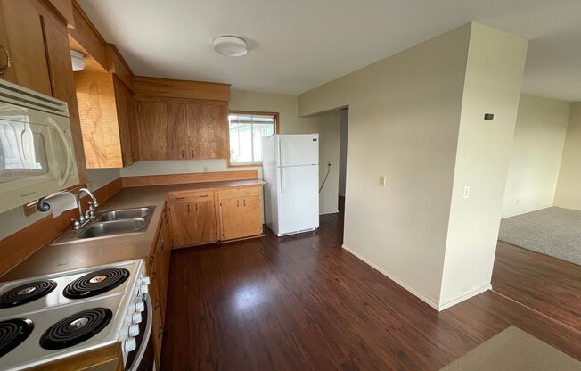 2 beds, 1 bath, $2,000