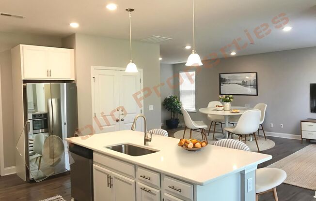 Grand 5 Bedroom 3 Baths House w/1st FL guest suite in Reunion Pointe, Apex! Available in Aug 7th!