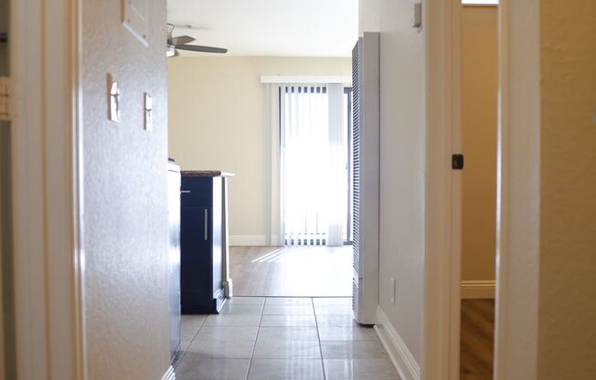 2 beds, 1 bath, $2,595, Unit 08