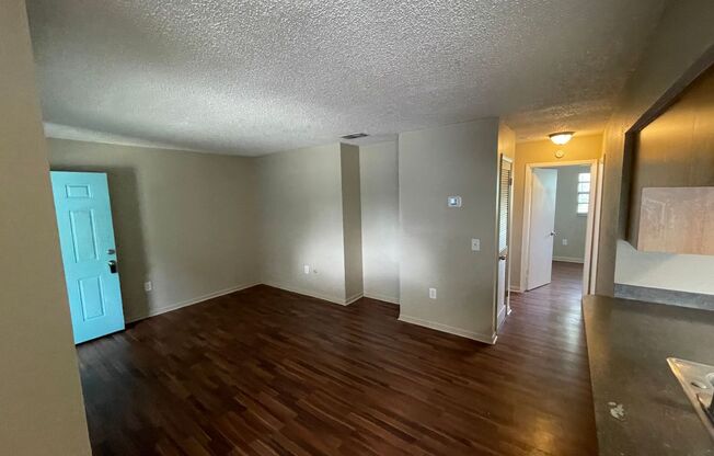 2 beds, 1 bath, 830 sqft, $1,300, Unit 1