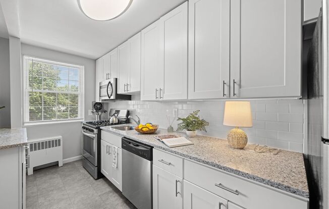 2 beds, 1 bath, 785 sqft, $2,240, Unit B3-3
