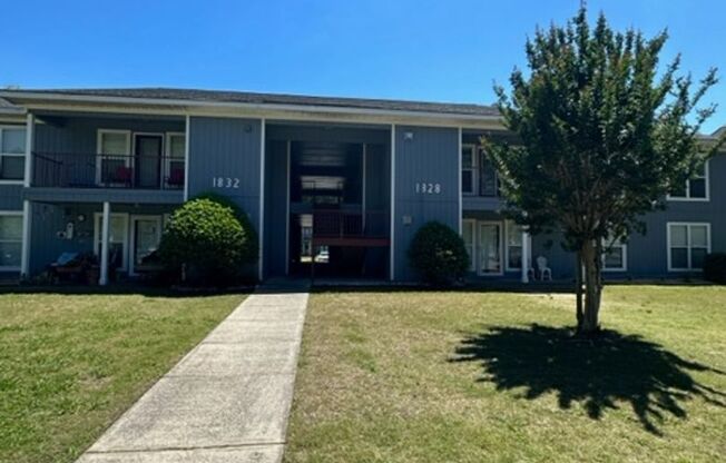 Lovely 2 Bed, 2 Bath Condo in Karen Lakes