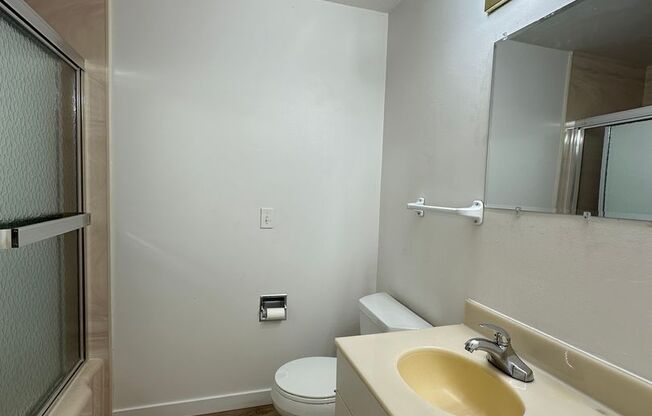 2 beds, 1 bath, $1,395, Unit Apt F