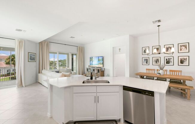 3 beds, 2 baths, $2,950, Unit #201