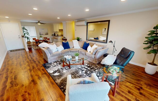 VACATION - 805 E Ave