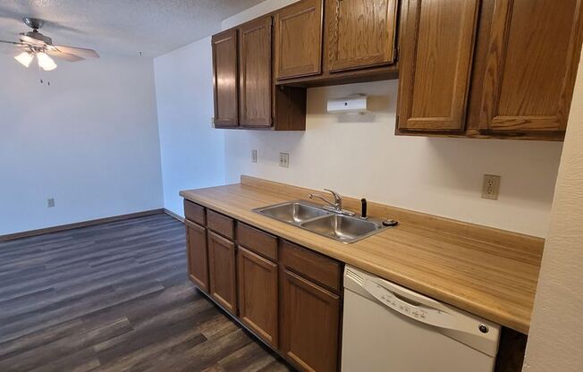 2 beds, 1 bath, 1,120 sqft, $850, Unit 822