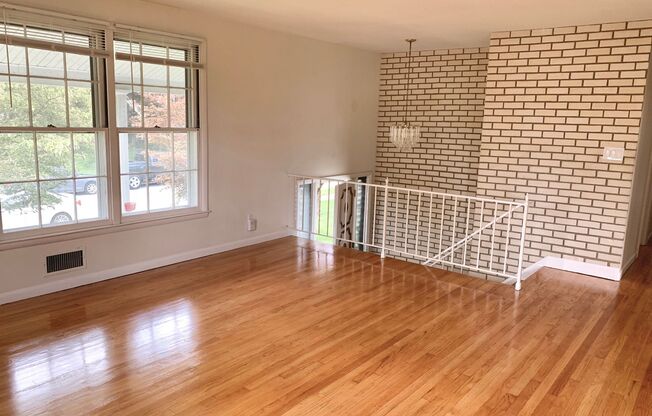 Split Foyer 3bd. 2.5bth Home for Rent in Lutherville