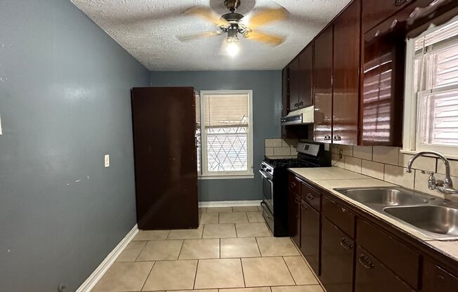 2 beds, 1 bath, $1,200