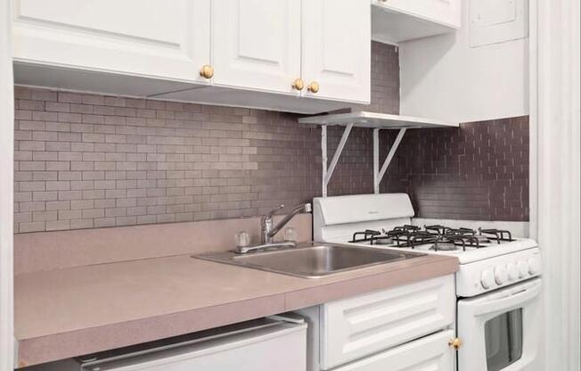 Studio, 1 bath, $3,200, Unit 405