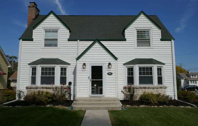 984 WOODLAWN AVE