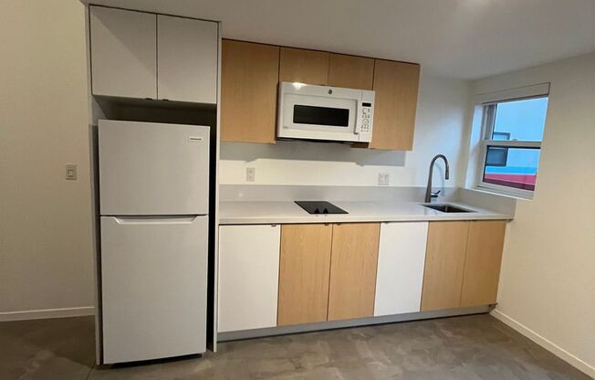 1 bed, 1 bath, 434 sqft, $1,895, Unit 4042