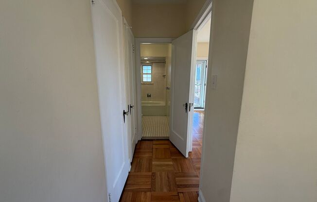 1 bed, 1 bath, 803 sqft, $2,450, Unit Royal York 1106